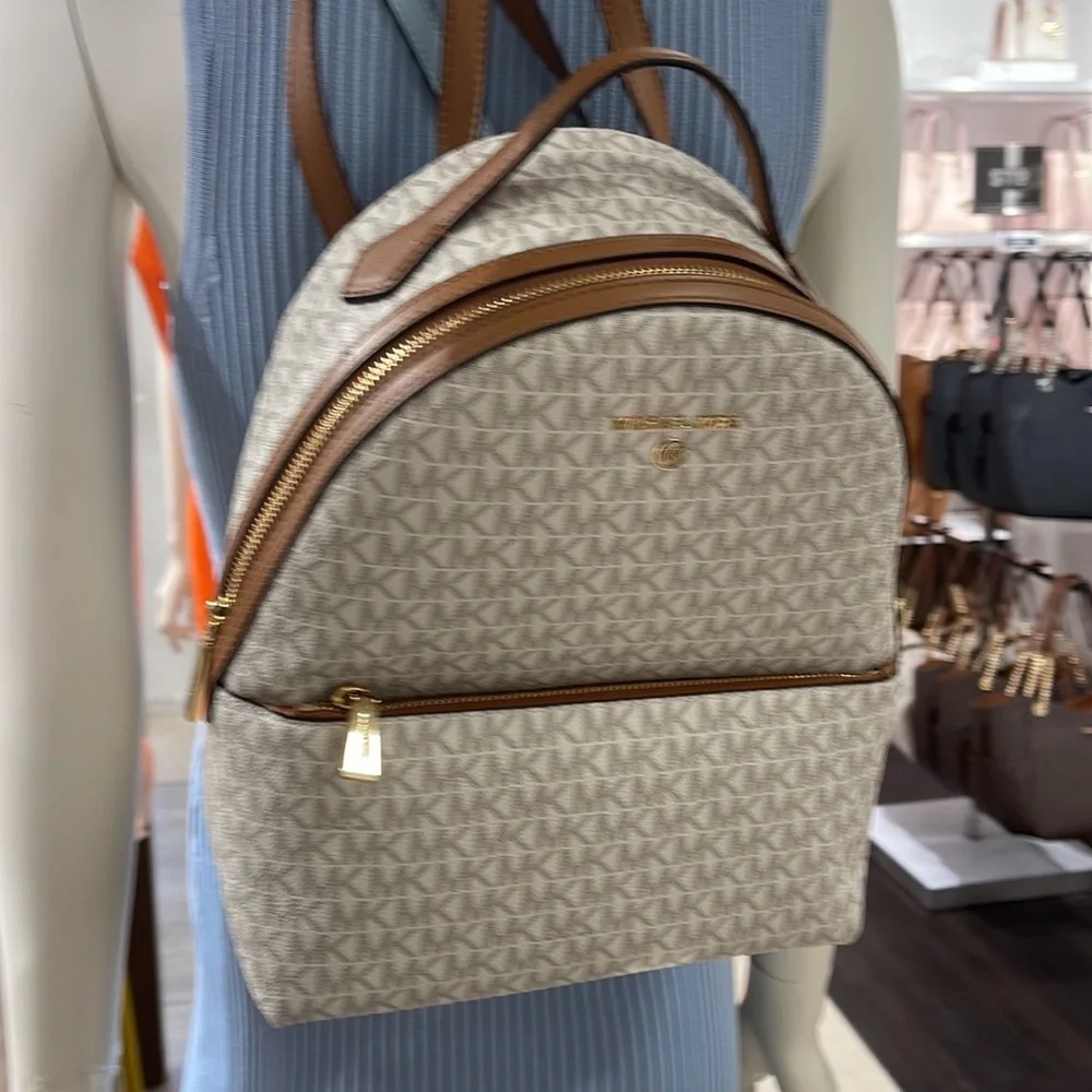 Michael Kors Womens Valerie Medium Logo Backpack 30F2G9VB2B-149 (Vanilla)
NWT - Picture 11 of 16